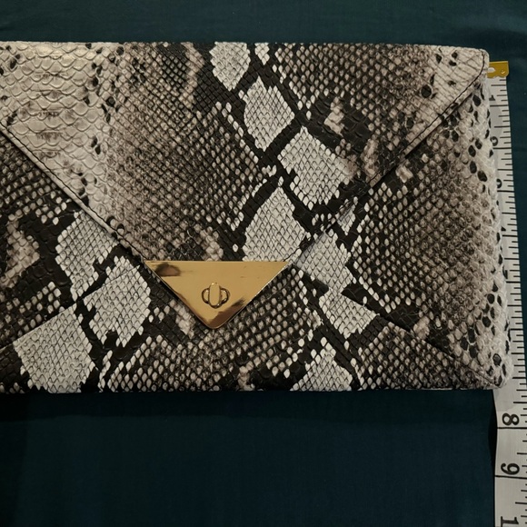 Envelope style Faux snakeskin purse - Picture 2 of 3